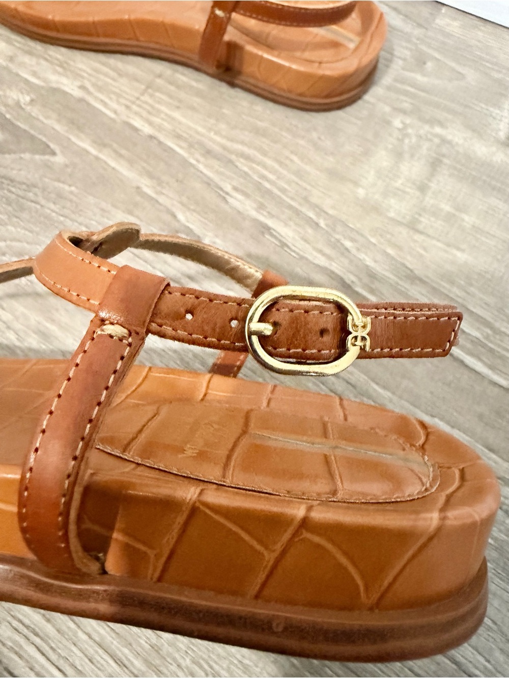Sam Edelman Cognac Leather T-Strap Clean Girl Quiet Luxury Casual Size 8 Sandals - Picture 6 of 10